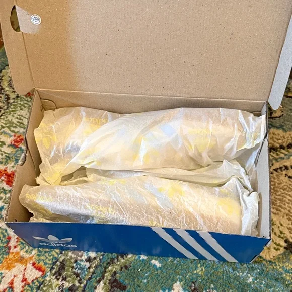 Adidas Gazelle Classic Off White and Clear Sky Blue Sneakers Sz 9 - Picture 12 of 12